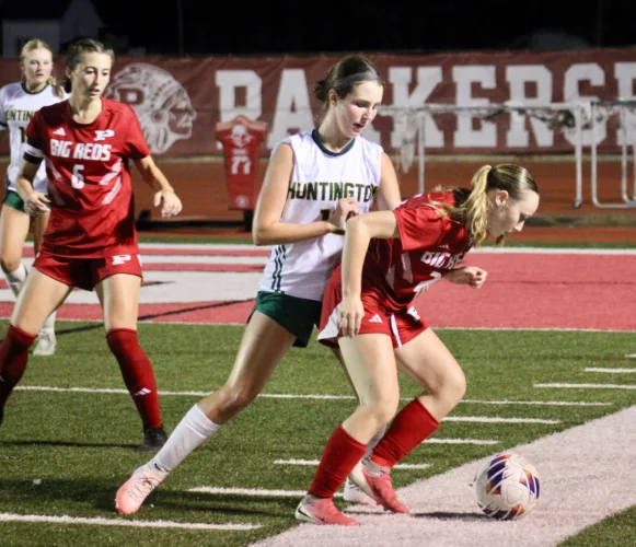 Second half splurge carries PHS past Huntington, 3-1